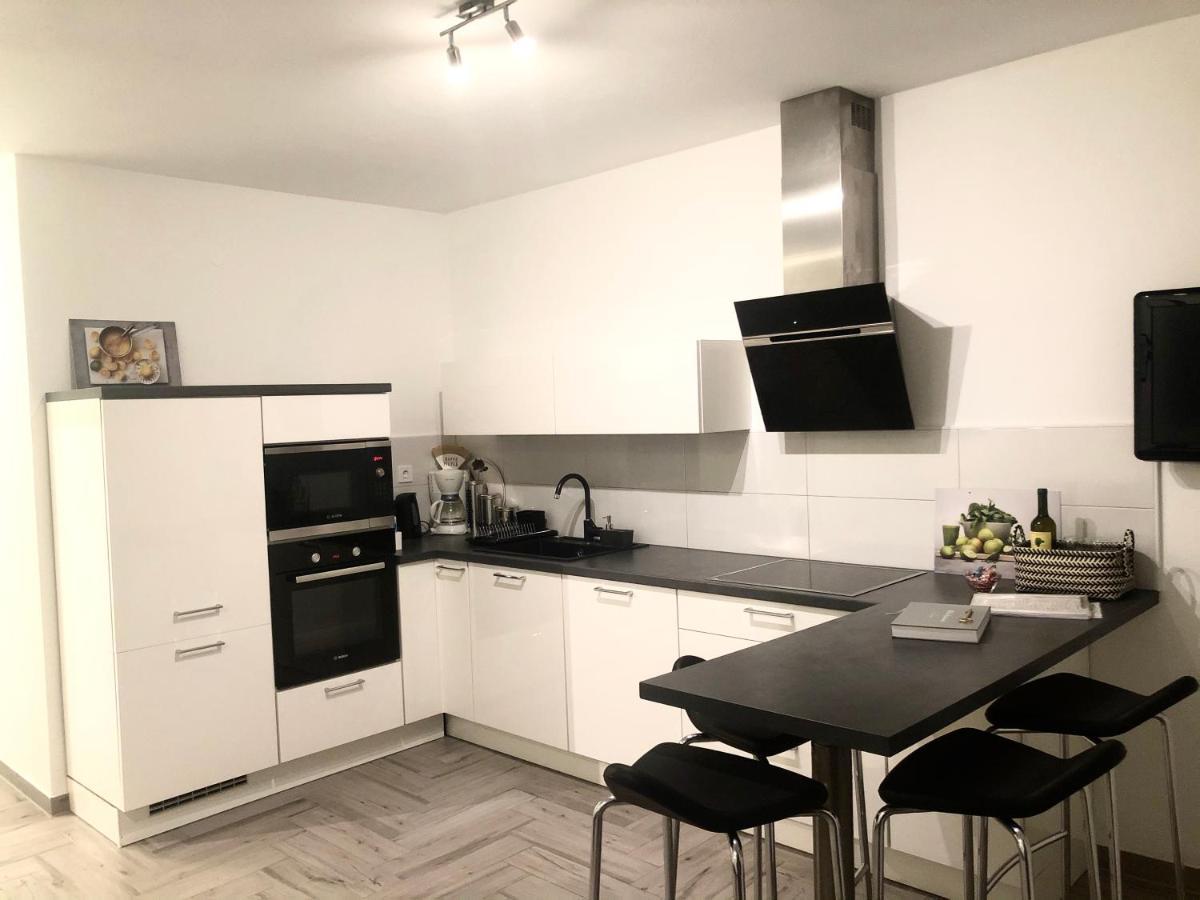 Ellavis Apartments Bagian luar foto