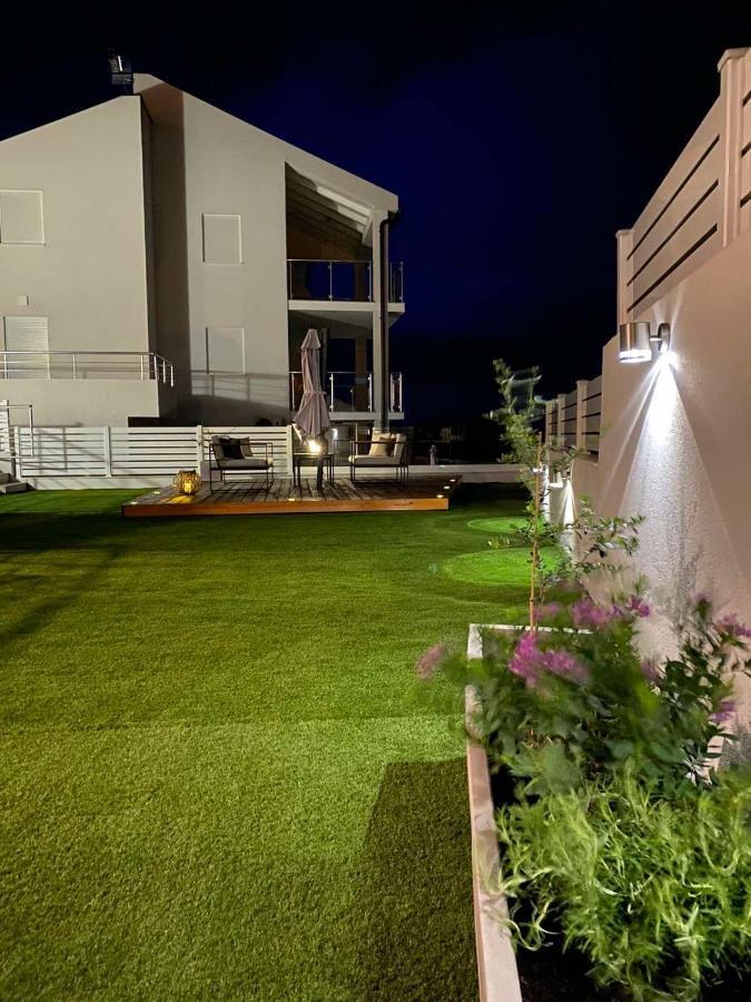 Ellavis Apartments Bagian luar foto