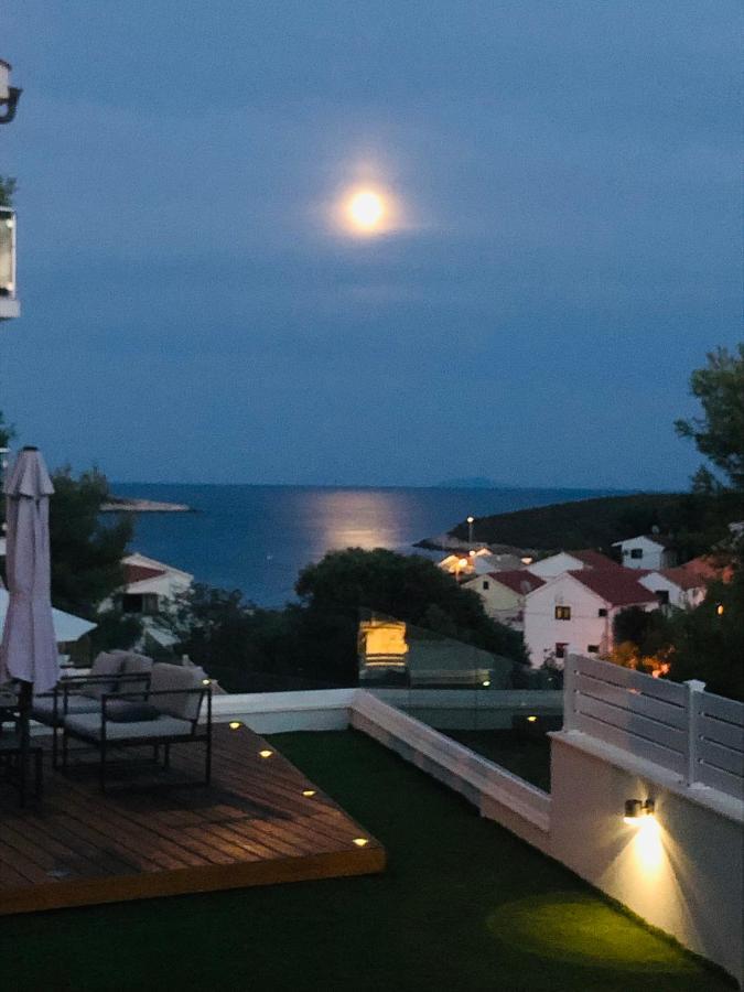 Ellavis Apartments Bagian luar foto