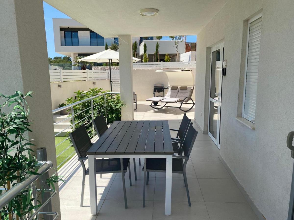 Ellavis Apartments Bagian luar foto