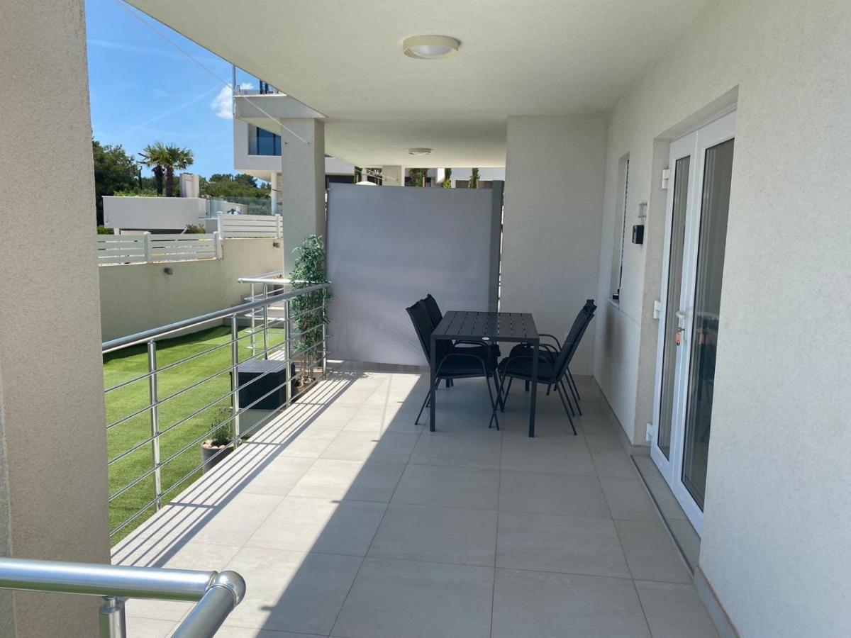 Ellavis Apartments Bagian luar foto