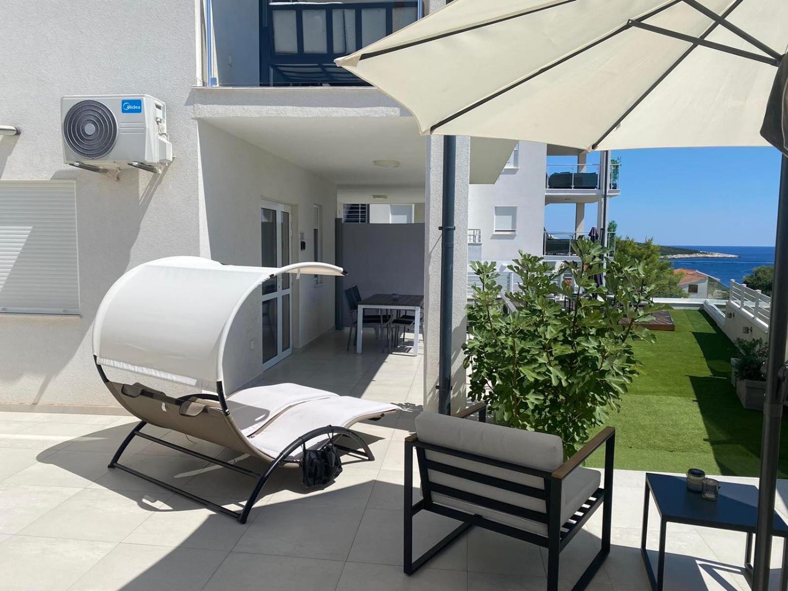 Ellavis Apartments Bagian luar foto