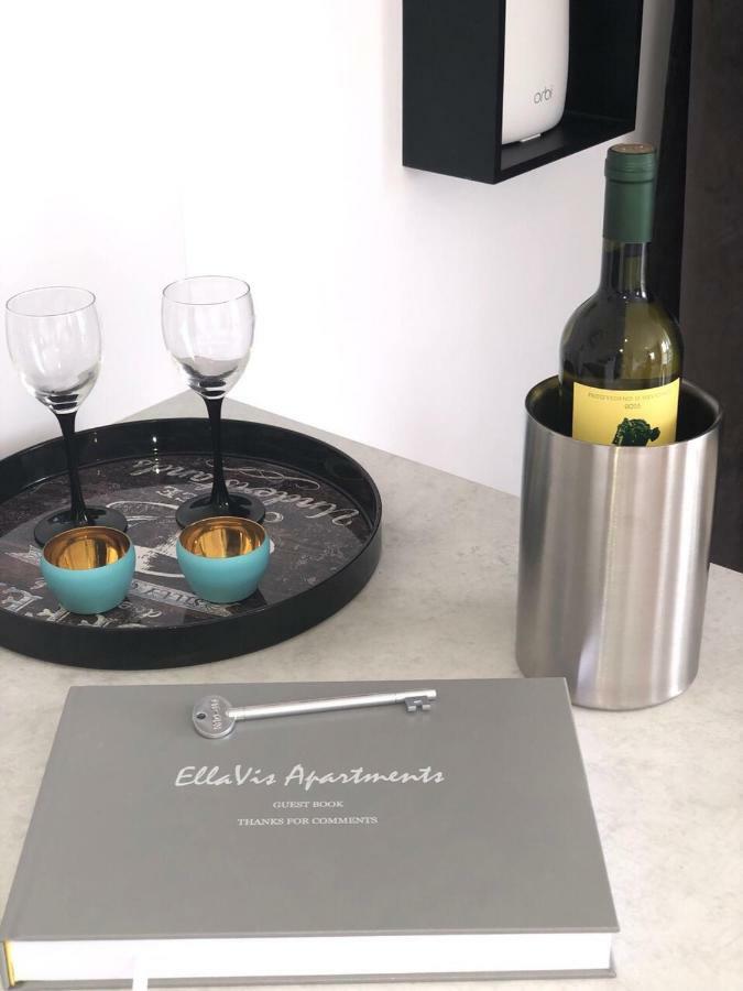 Ellavis Apartments Bagian luar foto