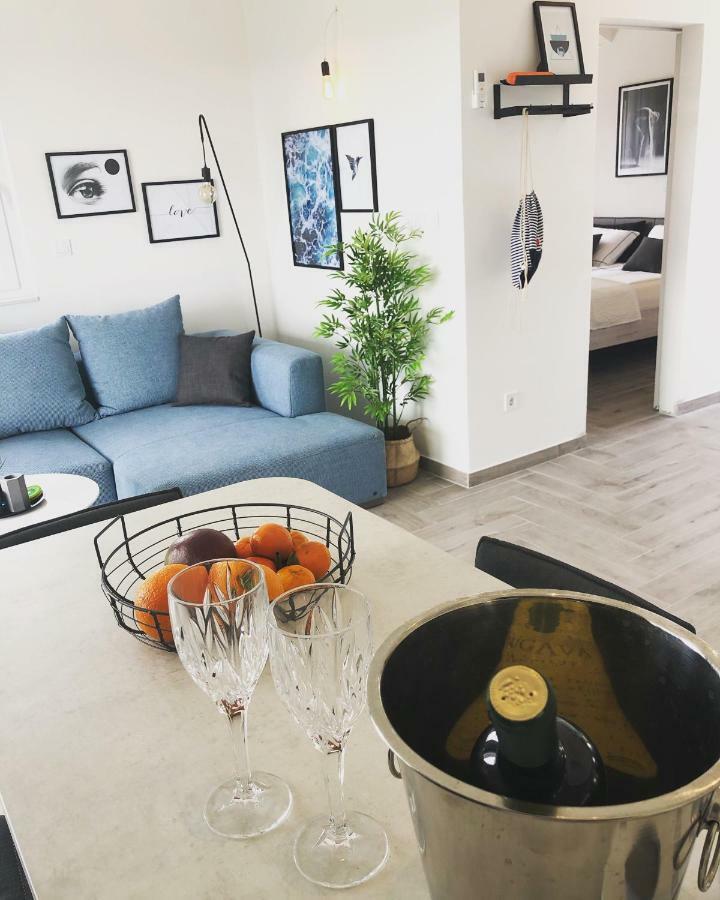 Ellavis Apartments Bagian luar foto