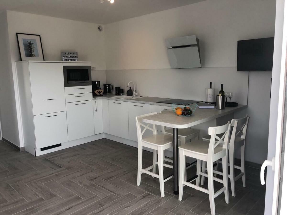 Ellavis Apartments Bagian luar foto
