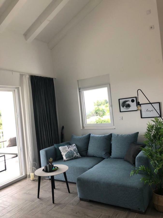 Ellavis Apartments Bagian luar foto