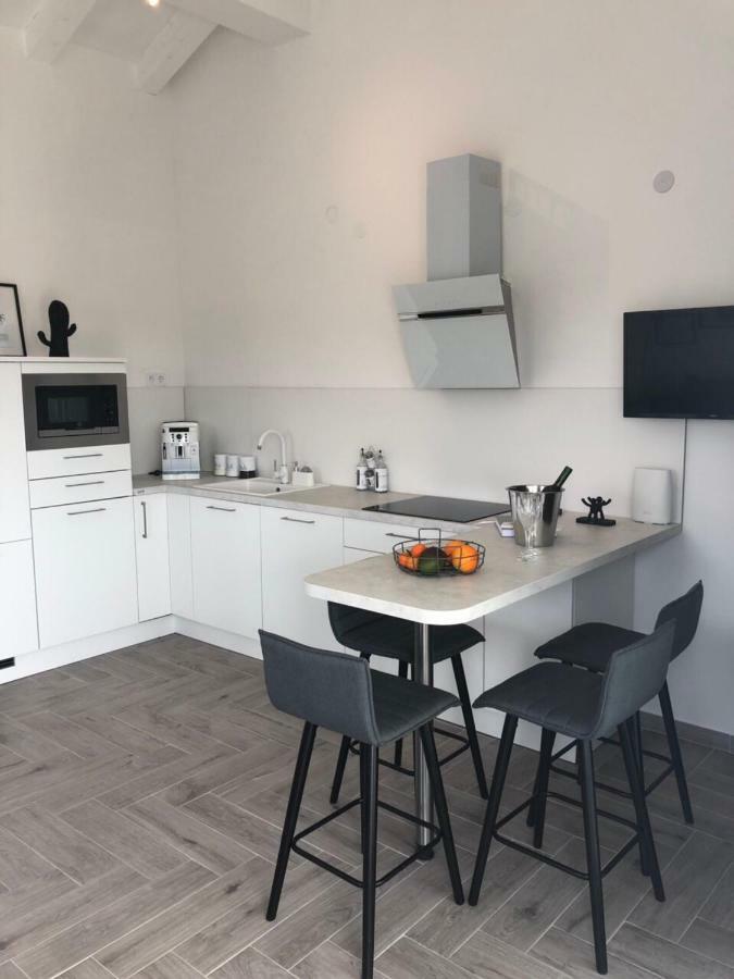 Ellavis Apartments Bagian luar foto