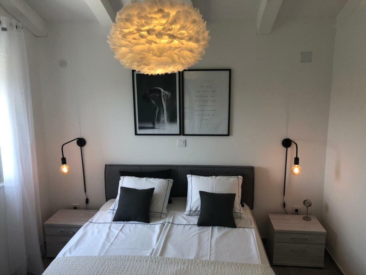 Ellavis Apartments Bagian luar foto