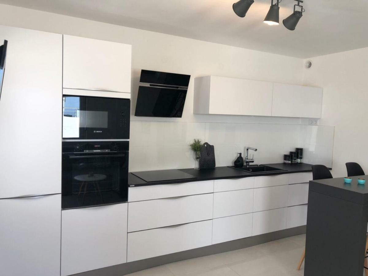 Ellavis Apartments Bagian luar foto
