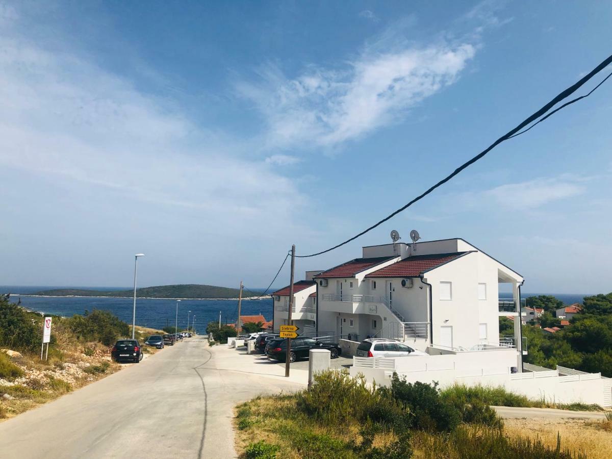Ellavis Apartments Bagian luar foto