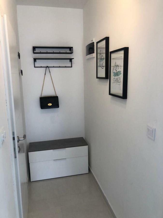 Ellavis Apartments Bagian luar foto