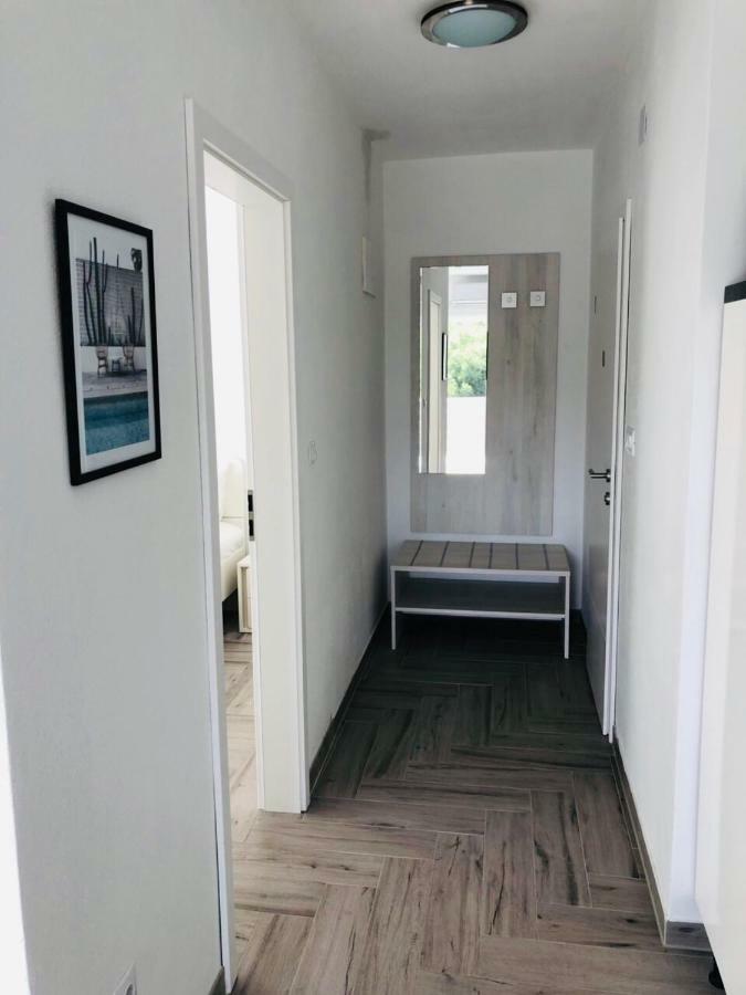 Ellavis Apartments Bagian luar foto