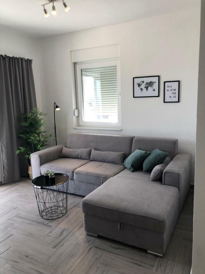 Ellavis Apartments Bagian luar foto